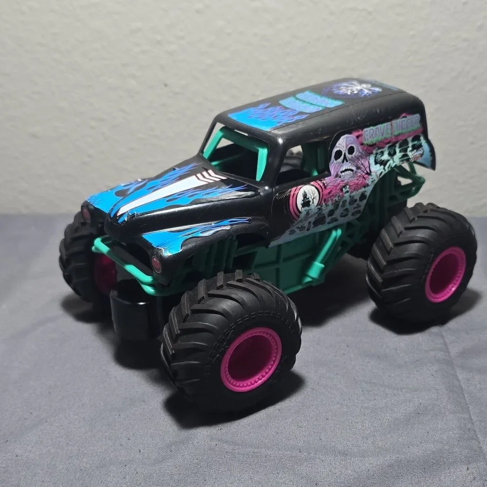 Grave Digger Nitro Neon Themed Monster Truck 1:24 No Remote 66803RX2